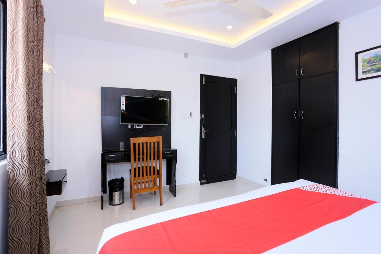 Capital O 61059 Green Life Otel Kochi Dış mekan fotoğraf