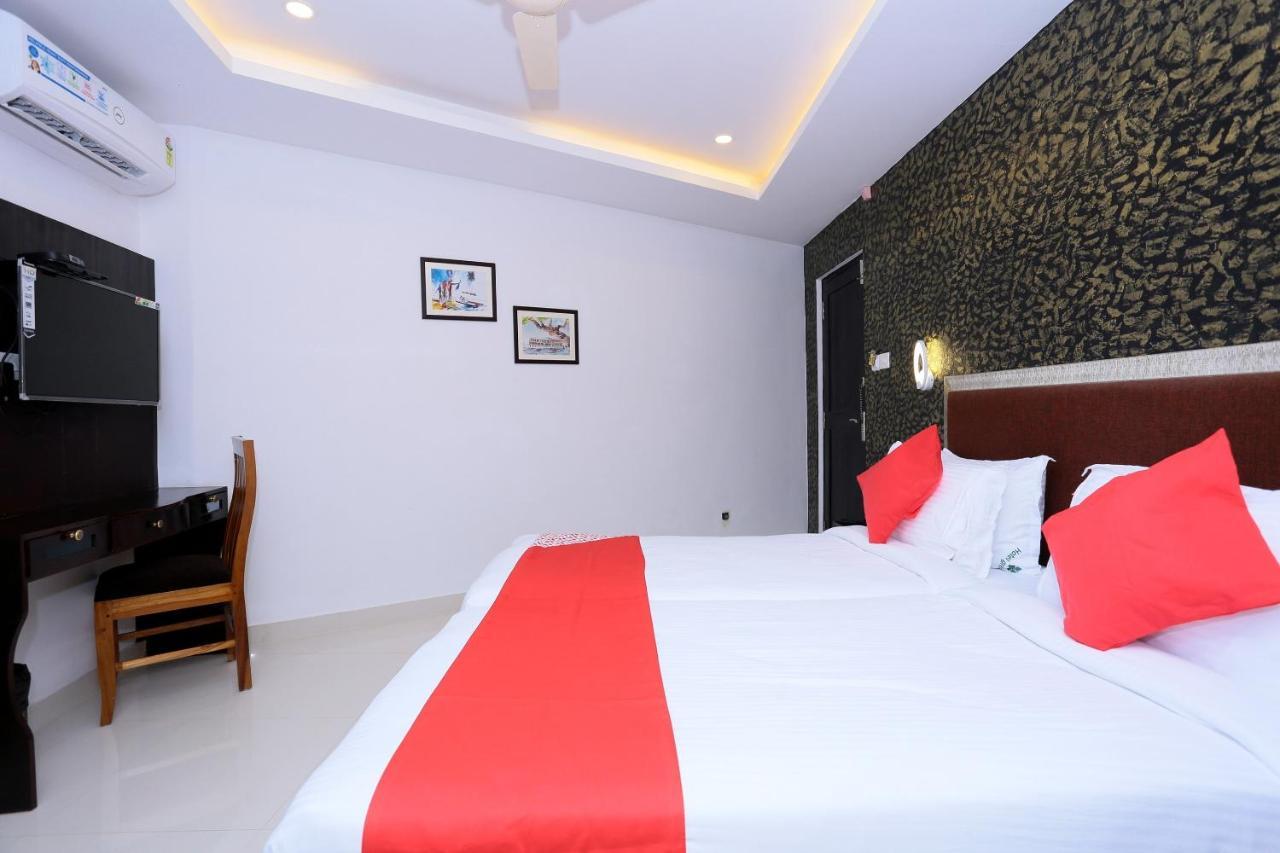 Capital O 61059 Green Life Otel Kochi Dış mekan fotoğraf