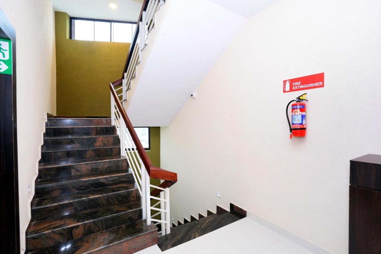 Capital O 61059 Green Life Otel Kochi Dış mekan fotoğraf