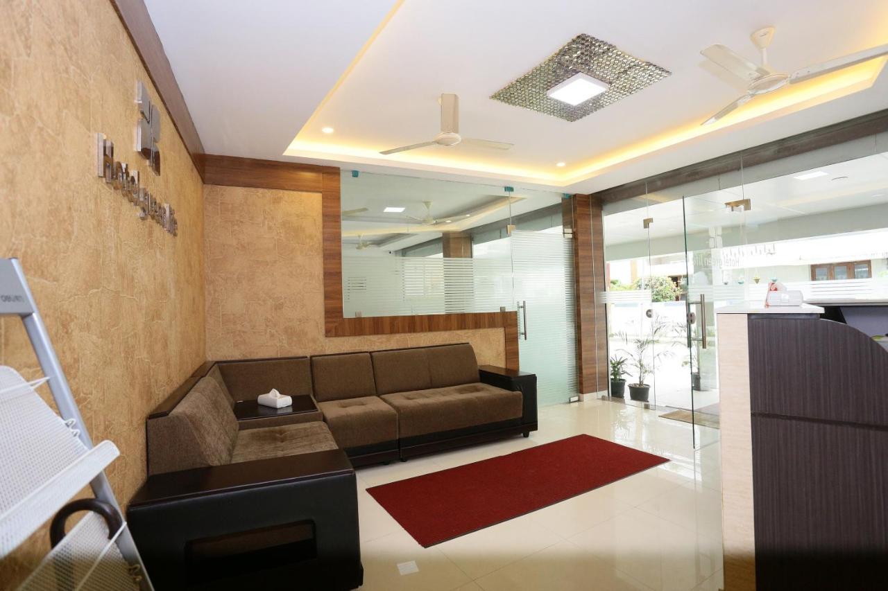 Capital O 61059 Green Life Otel Kochi Dış mekan fotoğraf