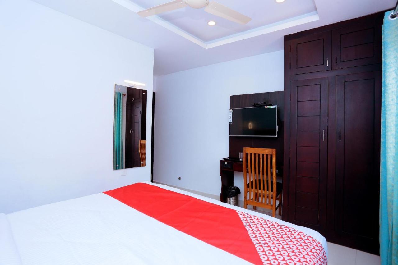 Capital O 61059 Green Life Otel Kochi Dış mekan fotoğraf